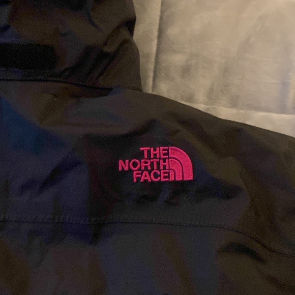 Girls Black/Pink North Face raincoat XL(18) - Picture 6 of 9